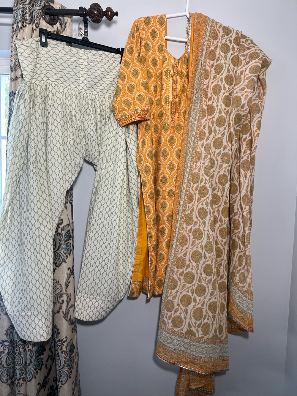 Women’s Yellow Printed Kurta Set Pants & Dupatta